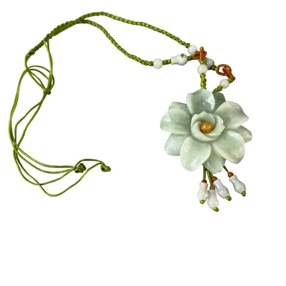 Vintage Carved Jade 3D Flower Necklace Silk Cord Adjustable Beads Estate Natural - Picture 1 of 4